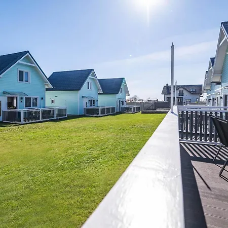 Alex Lubin Holiday home *