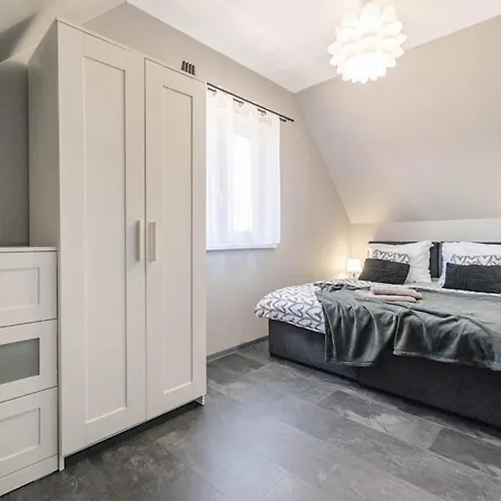 Alex Lubin Holiday home