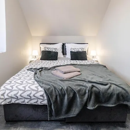 Alex Lubin Holiday home *