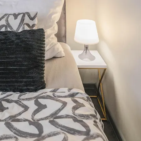 Alex Lubin Holiday home